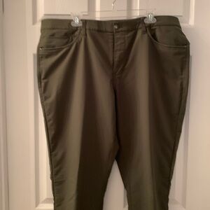Kirkland Signature Men’s 5-pocket Tech Fabric Pants Olive Green 40x32